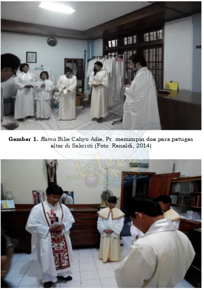 Gambar 1. Rama Bilie Cahyo Adie, Pr. memimpin doa para petugasaltar di Sakristi (Foto: Renaldi, 2014)