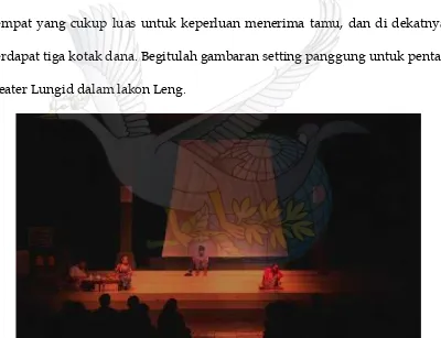 Gambar 5. Bentuk panggung Teater Lungid dalam lakon Leng. Capture dokumentasi TeaterLungid 2014.
