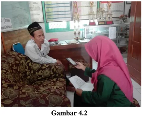                  Gambar 4.2       Wawancara dengan kepala madrasah  