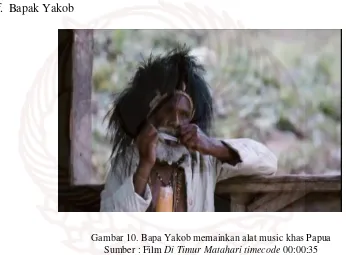 Gambar 10. Bapa Yakob memainkan alat music khas Papua 
