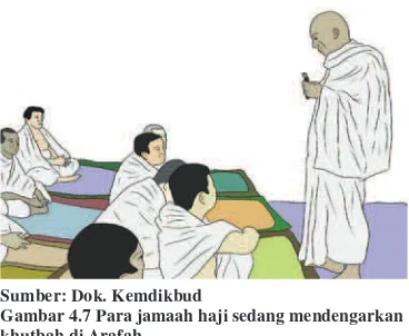 Gambar 4.7 Para jamaah haji sedang mendengarkan 