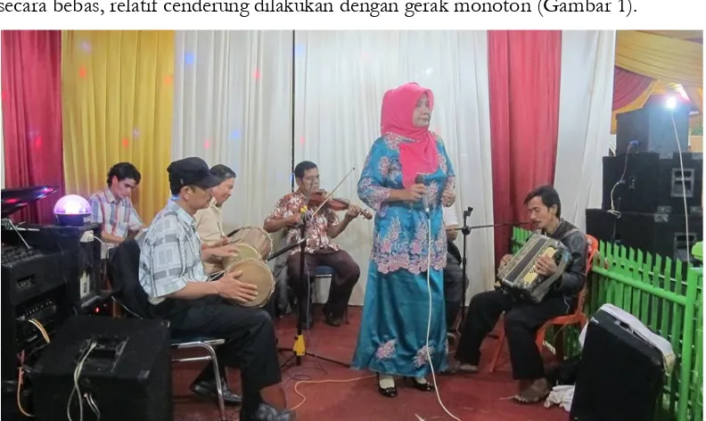 Gambar 1. Pertunjukan Musik Gamat Kota Padang  Group “Gurindam Lamo” (Foto: Martarosa)  