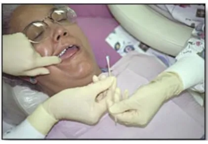 Gambar 6. Pemberian Benda Kecil(4)