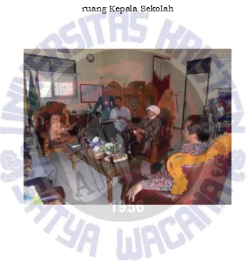 Gambar 1Rapat pengurus Komite SMP Negeri 26 Semarang di