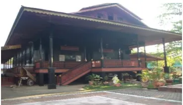 Gambar 1: Rumah Adat Banthayo Poboide 