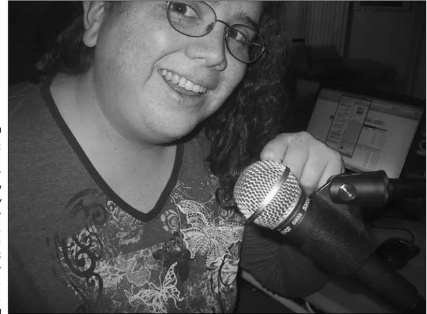 Figure 2-2:  Christiana  Ellis, creator  of the Space  Casey  comedy  podcast,  relies on the Shure SM58  for her   record-ing needs.