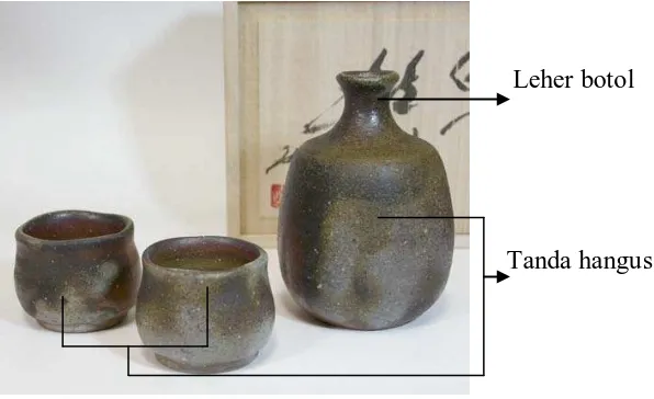 Gambar 5. Sake Set Sangiri Bizen-128. Pengrajin: Seno-o Yusei Kiln, Okayama, Jepang. Tinggi botol: 5.1” (13.2cm)