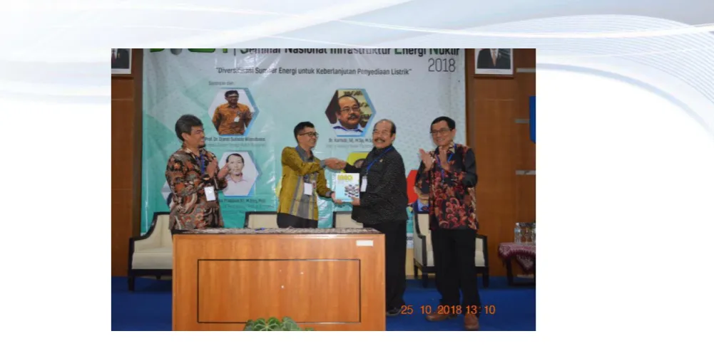 Gambar 3. 2. Serah Terima Buku INEO ke stakeholder 