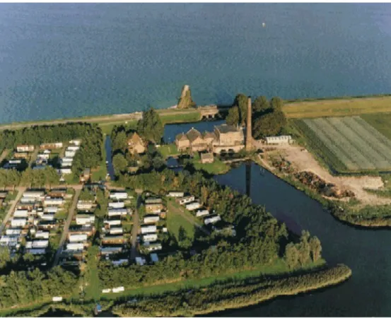Gambar 4.4.  Reklamasi Dengan Sistem Polder, Lahan Reklamasi di Bawah Muka  Air Laut (Rijkswaterstaat, 1991)