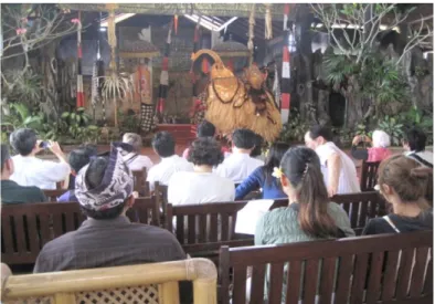 Gambar 1. Salah satu pertunjukan tari barong yang dipentaskan untuk kegiatan wisatawan                        di Sahadewa Barong Dance 