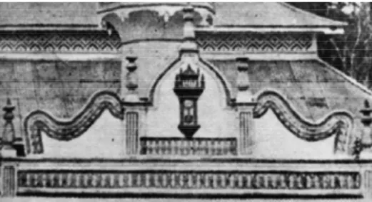 Gambar 5. Ornamen Mahkota pada Foto yang Diambil Tahun 1924, pada Foto ini Terlihat Lima Buah Kemuncak (Sumber: Suryadi, Mesjid Rao Rao di Kabupaten Tanah Datar)