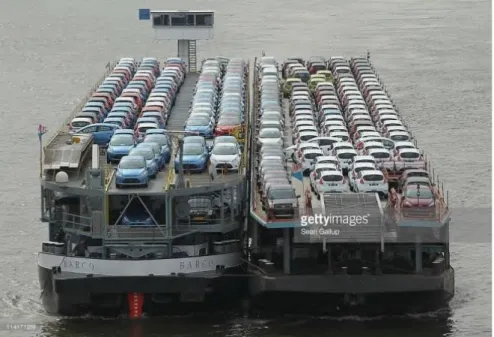 Gambar 2. 7. Car Barge (GettyImages, 2014)  II.5  Self-Propelled Barge (SPB) 
