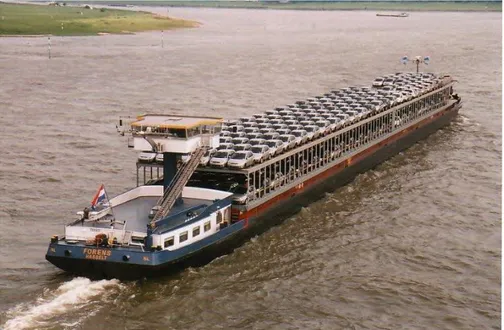 Gambar 2. 9. Self-Propelled Car Barge di Sungai Rhine, Jerman  (Hofstra University, 2014) 