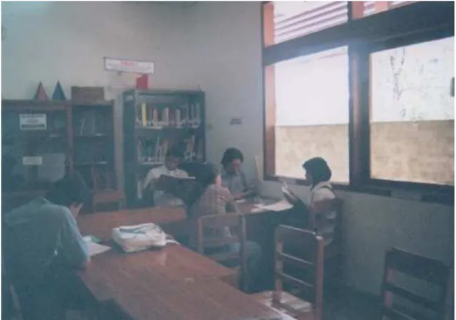 Foto 2. Perpustakaan Program Studi Pendidikan Seni Rupa (Dokumentasi : Rizky Rizkapuri, 2006)