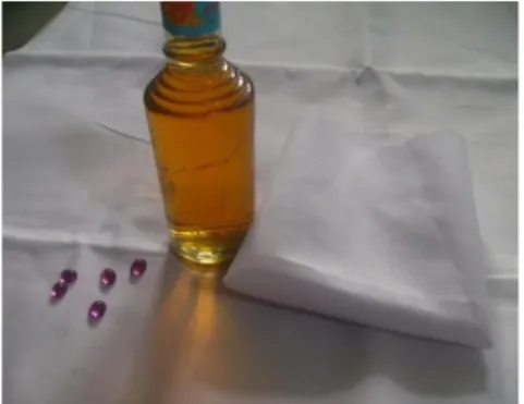 Foto 4: pripihan dan jarum                      Foto 5: permata mirah,minyak wangi dan                  (emas,perak,tembaga)                             kain putih 