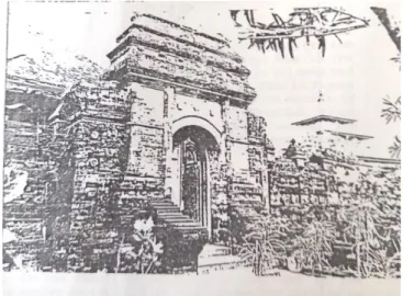 Gambar 2. Desain  pintu masuk pada Masjid Mantingan masih kental  dengan kebudayaan Hindu 