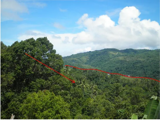 Foto 4.5.  Satuan geomorfik perbukitan, subsatuan kaki bukit yang memperlihatkan morfologi  yang khas , Lokasi Kayu Putih ,dengan arah foto N056ºE