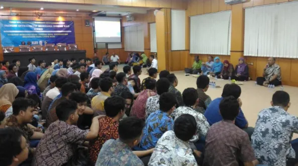 Gambar  IV-4. Kegiatan Cangkruan / Diskusi Interaktif Pengelola Jurusan – Dosen -  Mahasiswa  