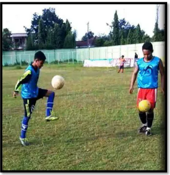 Gambar 2.1 Latihan Juggling  (Siswa SSB Subur Jaya Blora)  
