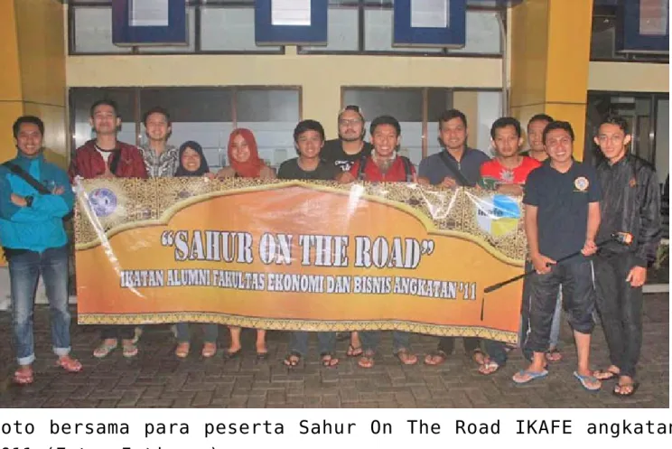 Foto  bersama  para  peserta  Sahur  On  The  Road  IKAFE  angkatan 2011 (Foto: Istimewa)