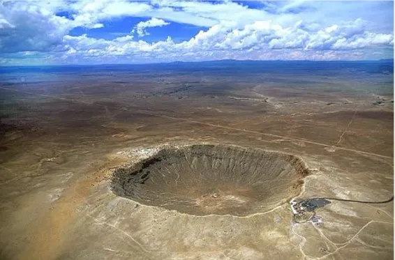 Gambar 22. Meteor Crater, kawah yang terbentuk akibat jatuhnya meteorit. Letaknya sekitar 43 mil (69 km) sebelah timur Flagstaff, dekat Winslow di gurun utara Arizona Amerika Serikat