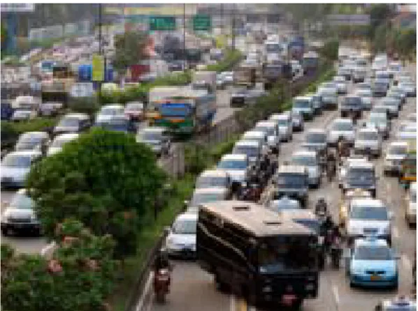 Gambar 1. Kemacetan Karena Peningkatan Kepadatan    Tidak Seimbang dengan Pengembangan infrastruktur  