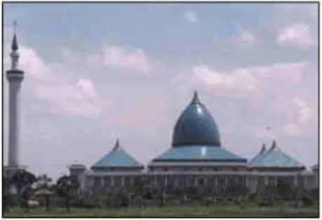 Gambar 2.13. Masjid Al-Akbar Surabaya (MAS)  (Sumber: www.surabayatourism.com) 