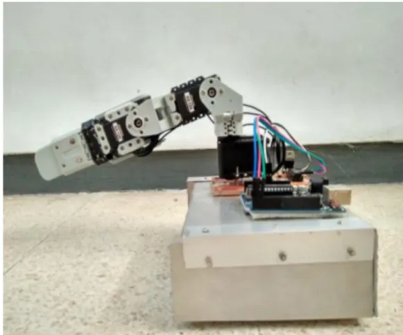 Gambar 5. Hasil implementasi robot lengan tampak  samping 