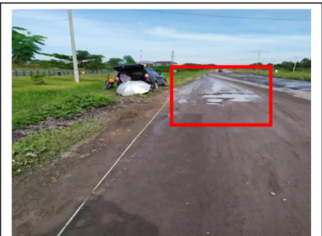 Gambar    1  Kerusakan  yang  muncul  di  Jalan  Terusan  Ryacudu,Lampung  Selatan.  (kotak  warna  merah  menujukan lokasi kerusakan jalan ditemukan) 