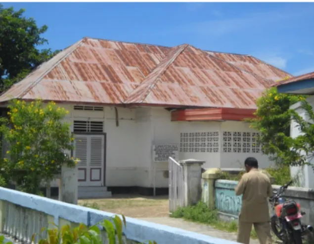 Foto 15. Bangunan bekas kantor pemerintah Belanda  di Namlea (Sumber: Dokumen Balar Ambon,  2011).