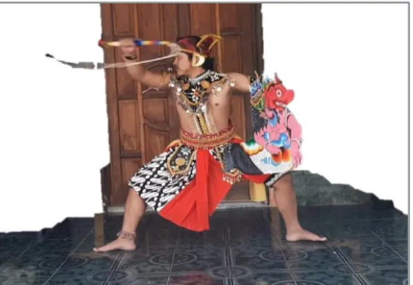 Gambar 2 Visual tari jaranan  Turonggo  Yakso  yang  diperagakan  penari  sanggar  Purwo  Budoyo  Dhongko  Trenggalek  (dok