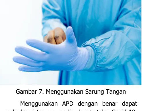 Gambar 7. Menggunakan Sarung Tangan  Menggunakan  APD  dengan  benar  dapat  melindungi  tenaga  medis  dari  tertular  Covid-19