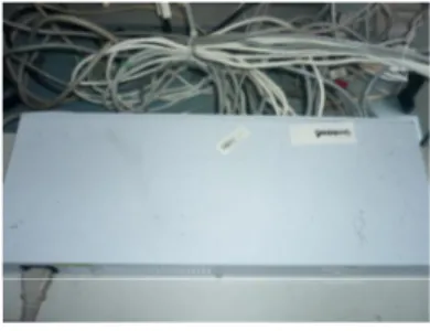 Gambar  di  atas  menunjukan  kondisi  jaringan  kabel  dan  perangkat  keras  jaringan di rak server  yang masih berantakan dan tidak  tersusun  dengan rapih