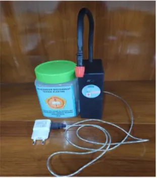 Gambar 12. Hasil akhir alat dispenser hand sanitizer otomatis dengan sticker edukasi  pemakaian alat