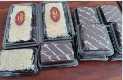 Gambar 2: Brownies Singkong Sebelum dan Sesudah Diberi Label  (Sumber: Dokumentasi, 2019) 