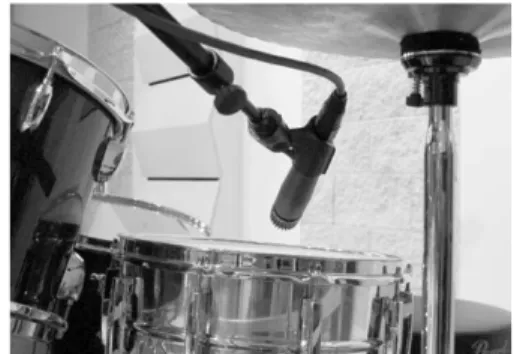 Gambar 3-34 Penempatan  mikropon untuk snare drum  dilihat dari atas 