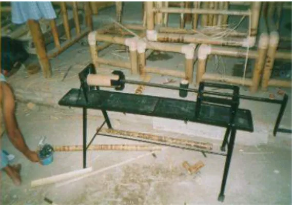 Gambar 3. Penyiapan Proses Pembelahan dan Pembesutan Bambu