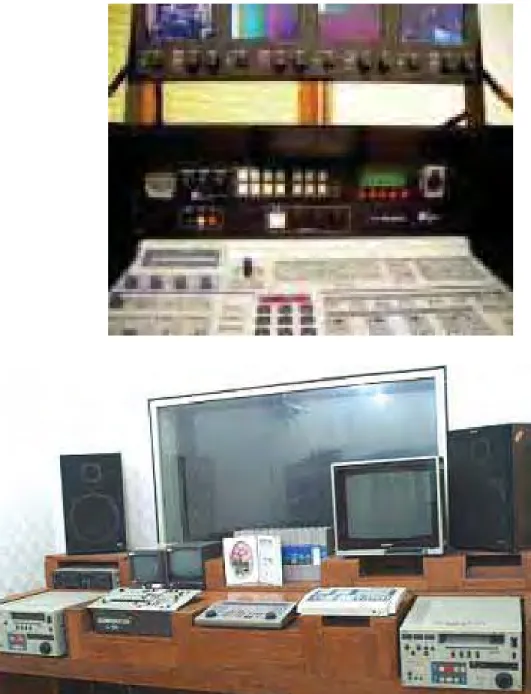 Gambar  64. Berbagai macam ruang studio pengendali/kontrol penyiaran TV  dengan peralatannya