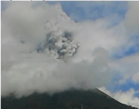 Gambar 6. Letusan di sertai abu vulkanik  tanggal 16 Juli 2015 pukul 09.58 Wit, posisi 