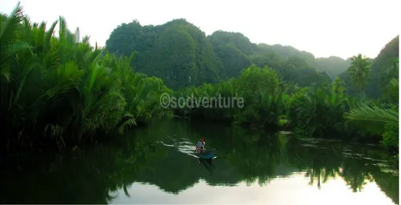 Gambar  1.  Sungai  Puthe  Ramang-Ramang  di  Maros  Sulawesi  Selatan  dengan vegetasi disekitar sungai (sodventure.blogspot.com) 