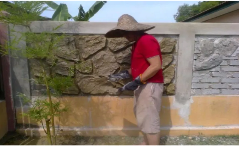 Gambar 10. Contoh produk ’tembok/pagar rumah’ yang sedang dibina dari simenfero yang dicampur  Red Clay dan Putty Filler