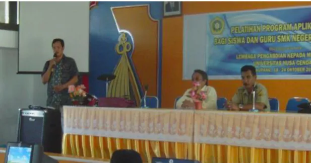 Gambar 1. Pemberian materi program aplikasi program teknik 
