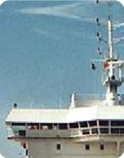 Gambar diatas adalah salah satu kapal ferry saat melakukan mobilisasi  muatan dari dermaga ke dalam lambung kapal