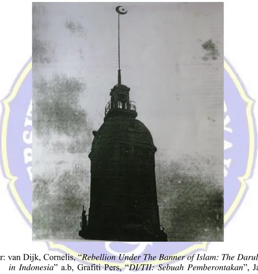 Foto Menara Masjid Pondok Pesantren Darussalam Pimpinan K.H. Yusuf Taudjiri di  Wanaraja yang digempur oleh DI/TII tahun 1957 