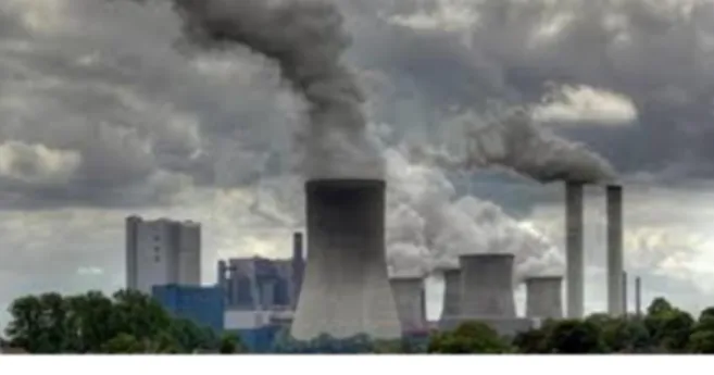 Gambar 1. pencemaran udara akibat industri,  Sumber: www.merdeka.com 