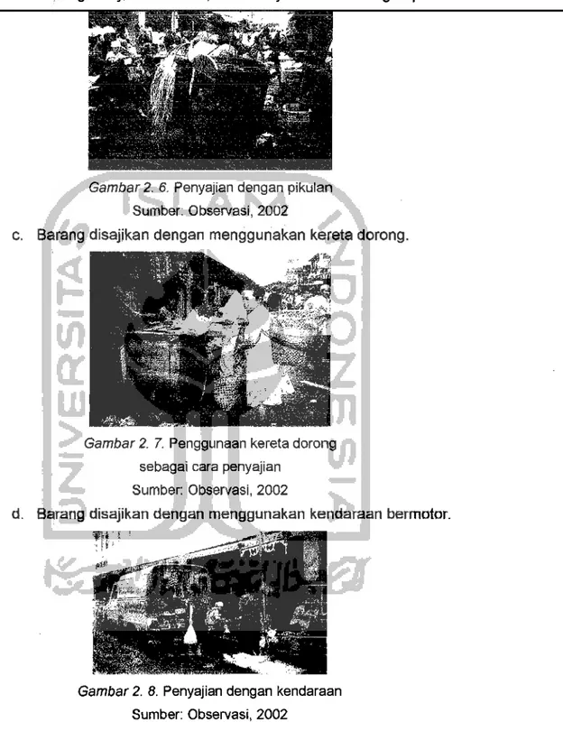 Gambar  2.  6.  Penyajian dengan pikulan  Sumber:  o bservasi, 2002 