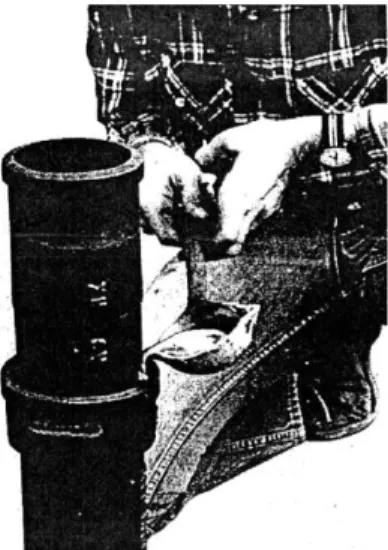 Gambar 1.e. Menunjukkan cara menuangkan  timah hitam ke dalam moncong pipa datar Gambar 1.d