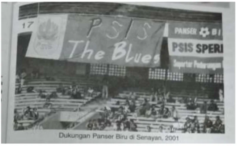 Gambar 3.1. Banner Panser Biru di Senayan tahun 2001. 