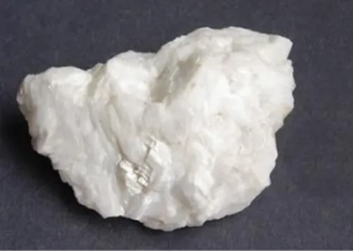 Gambar 2.7. Batu Kapur / Dolomit (sumber : manfaat.co.id)  2.7.  Termodinamika Reduksi Nikel Laterit Limonitik 
