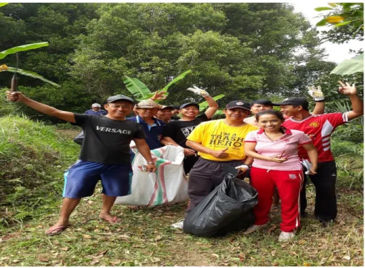 Gambar 5.9 Foto Bersama setelah Penyampain Hasil Kegiatan Pembuatan Paket Wisata  Pada kegiatan ini, telah disampaikan draft hasil dan kesepakatan mengenai hasil dari kegiatan yang  telah dilakukan